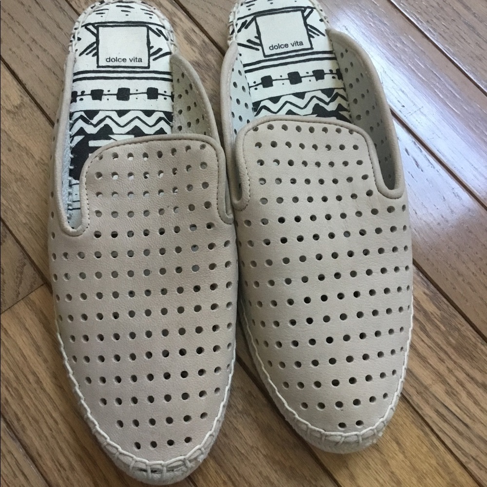 DOLCE VITA MULES CREAM SIZE 10